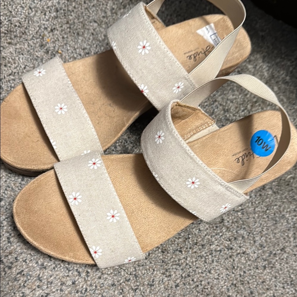 Cream Sandals with Floral Design